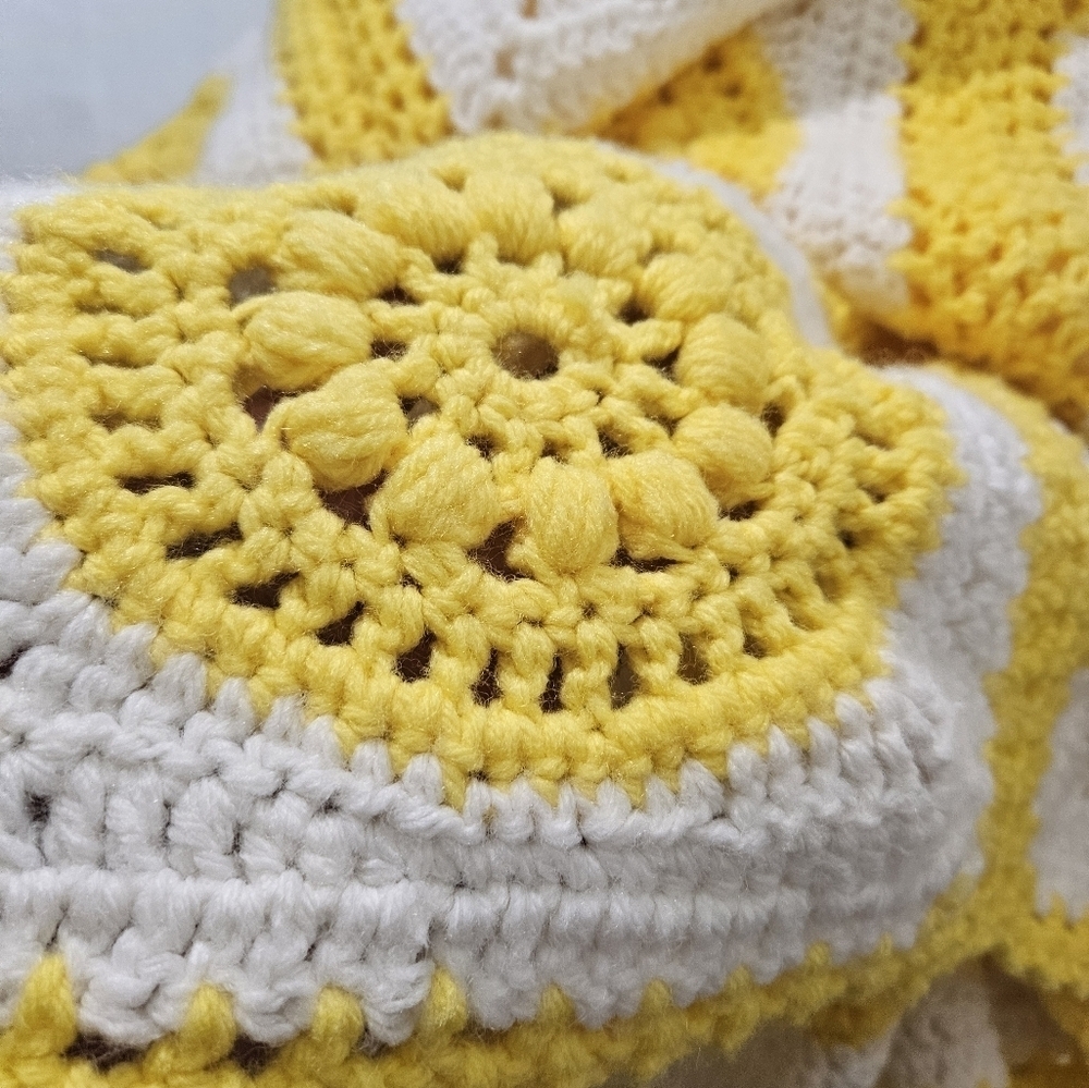 Handmade Yellow White Crochet Granny Square Blanket 37x63 Sunflower Fringe Retro - Picture 11 of 17